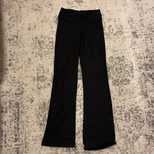 Lululemon boot cut size 4 lululemon leggings. Black. Cries cross waistband